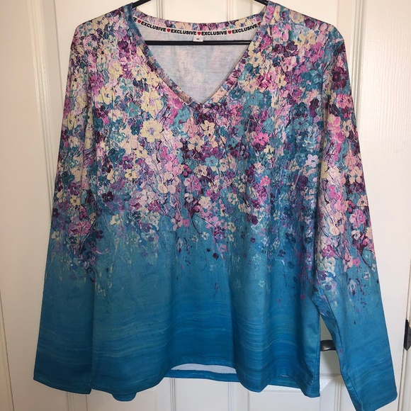 LOVELY STRETCH LONG SLEEVE TOP💙💐💚 - Picture 1 of 5